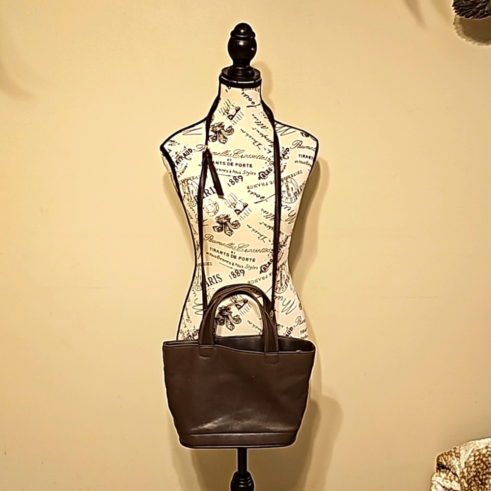 LEATHER JENNIFER MOORE HANDBAG!!